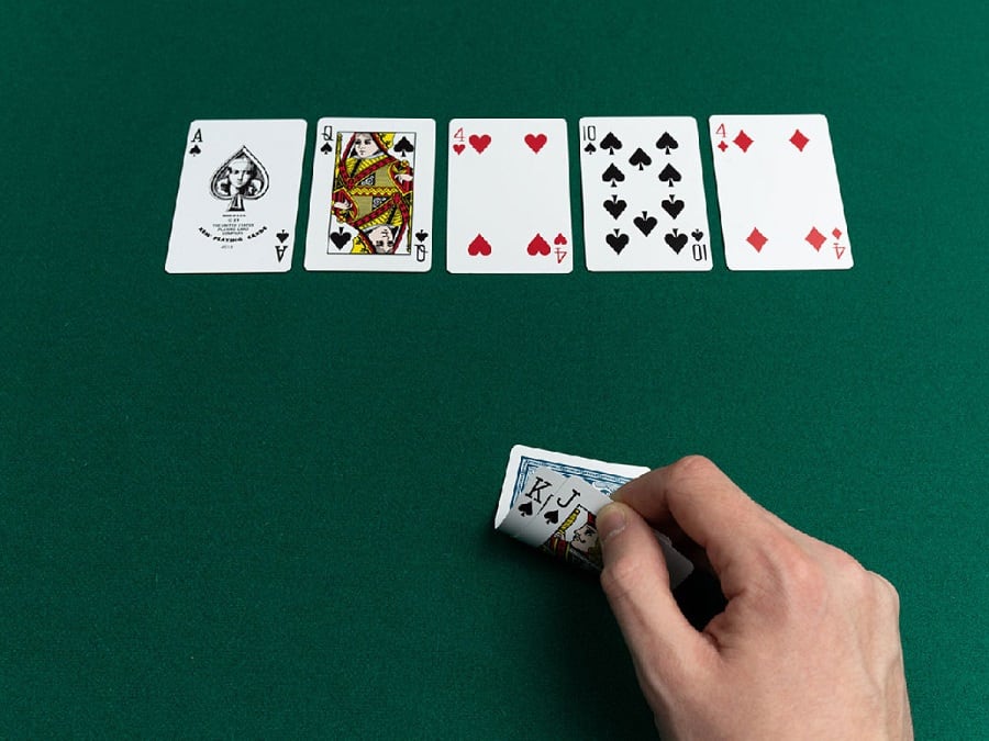 Cung cấp thông tin về tỷ lệ cược và cược tiền thưởng trong Casino Hold’em Poker